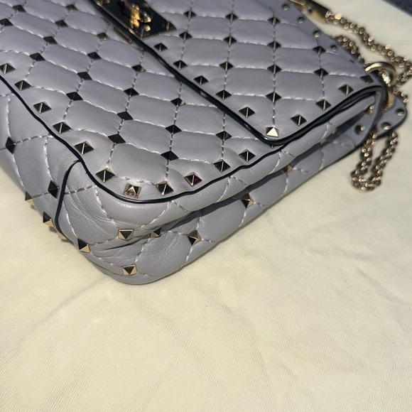 Preloved Garavani Valentino stud 2 way bag excellent condition color is grey. - Picture 5 of 12